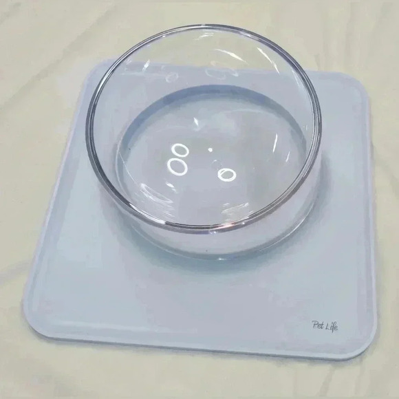 Pet Life 'Surface' Anti-Skid and Anti-Spill Curved‎ and Clear Removable Pet Bowl - Picture 1 of 4